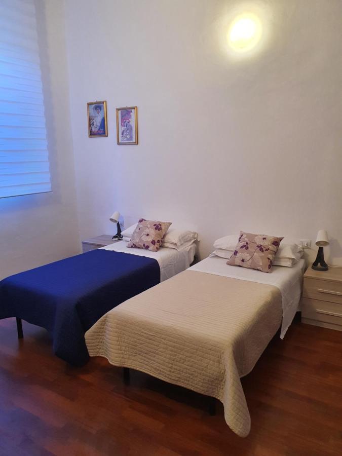Arena Suite All Comforts - With Free Parking Garage Per Qualified Rate - Con Parcheggio Incluso Per Le Tariffe Qualificanti - Metro Verde Greenline Moscova Milán Exterior foto